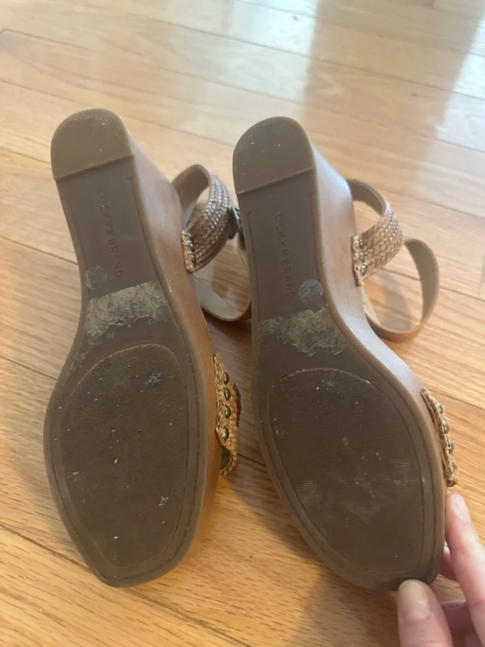Lucky Brand Sandal size 8.5 tan